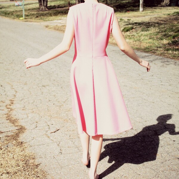 Vintage 1950s / 1960s Hot Pink Summer / Spring Easter Dress Short Sleeve Tank Top With Cleavage Buttons Women's Size Small