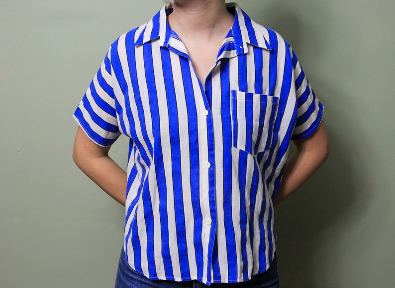 Vintage 1990s California Happenings Vertical Stripe Print Short Sleeve Button Up Collared Shirt Size Large Made in USA