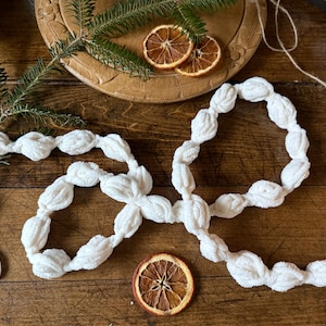 Chunky Crochet Christmas Tree Garland - puff/bubble/bauble/popcorn