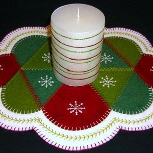 Christmas Winter Snowflakes Penny Rug Candle Mat/Wool Applique PATTERN Holiday Red Green Needlecraft Primitive image 2