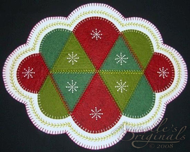 Christmas Winter Snowflakes Penny Rug Candle Mat/Wool Applique PATTERN Holiday Red Green Needlecraft Primitive image 3