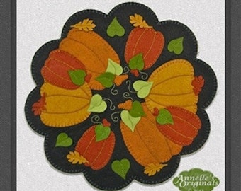 Pumpkin Patch Round Candle Mat/Wool Applique PATTERN