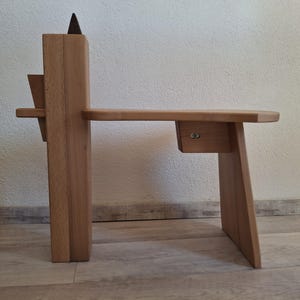 Puede incluir: Un letrero de madera rústico con el texto "Welcome to our home" en letras blancas. El letrero presenta un acabado envejecido y un diseño sencillo y acogedor, perfecto para la decoración de la puerta principal.