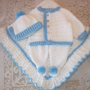 Häkeln Sie Baby Boy Outfit Babyausstattung Pullover in weiß und blau mit Leggings und Decke perfekt für Baby Shower Geschenk oder Take Me Home outfit