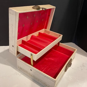 Cream jewelry box from the 50s vintage charm red interior small