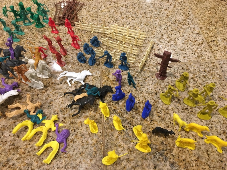 Plastic cowboys and indians vintage toy figurines horses ...