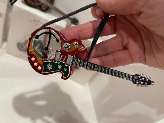 Hallmark エレキギター Street Fighting Man Guitar Musical Ornament - Keepsake