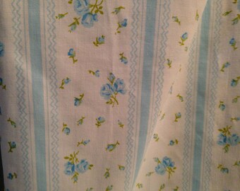 Twin sheet FLAT stripped blue with delicate flowers and lace trim