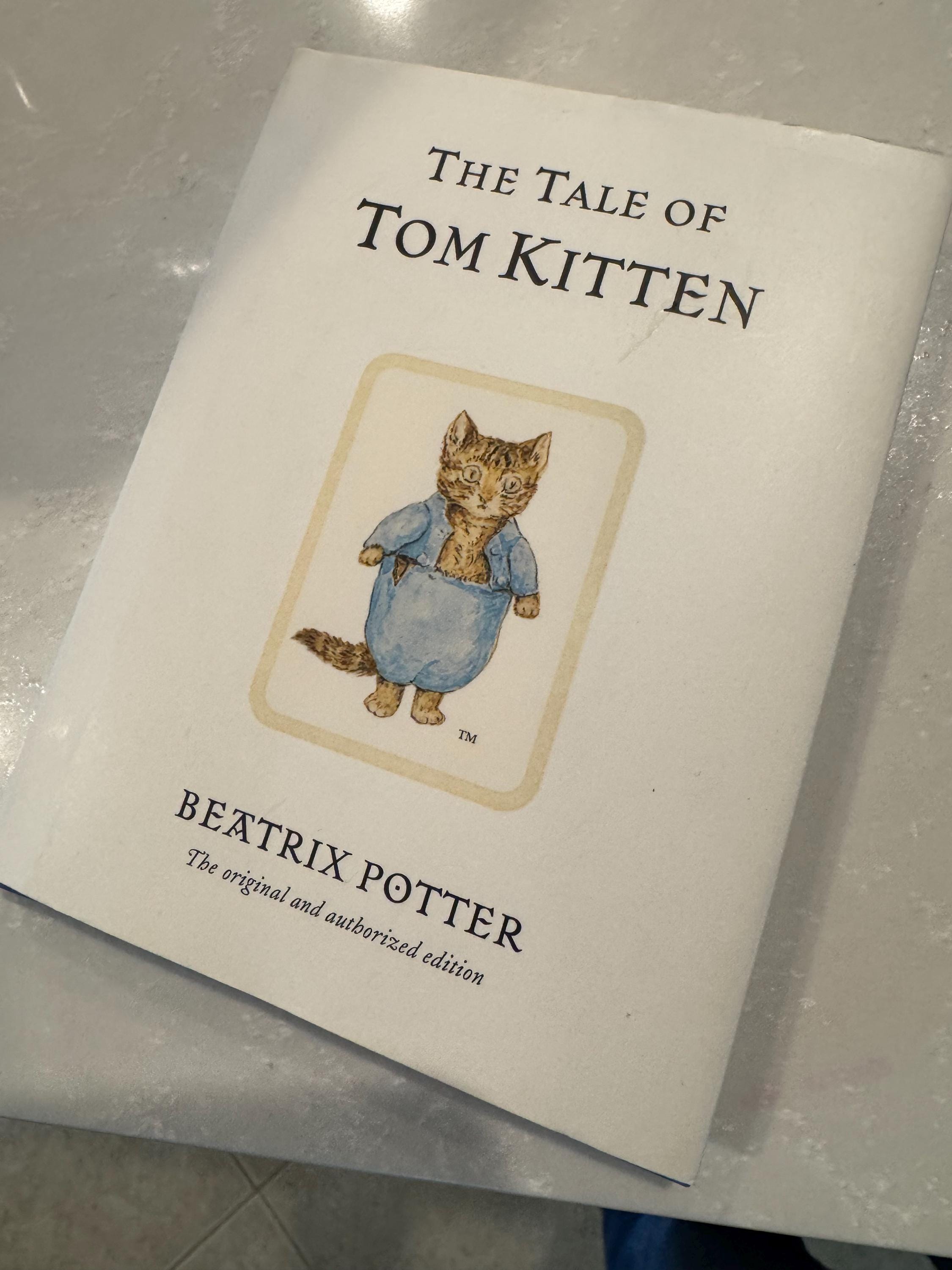 絵本・児童書 Ladybird Tom Kitten: Colour in Story Vintage the Tale