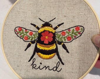 Bee kind hooped Embroidered Felt flower Picture  bee new