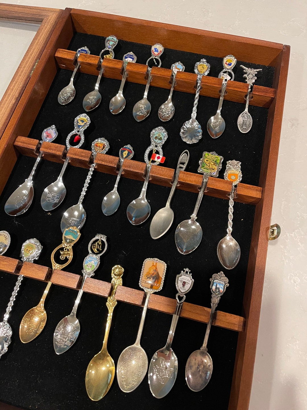 24 Souvenir Spoons and Display Case Instant Collection Oregon Las Vegas