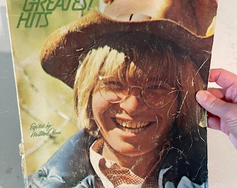 millésime 1977 LES PLUS GRANDS HITS de John Denver sous la direction de Wilton Okun SC Book