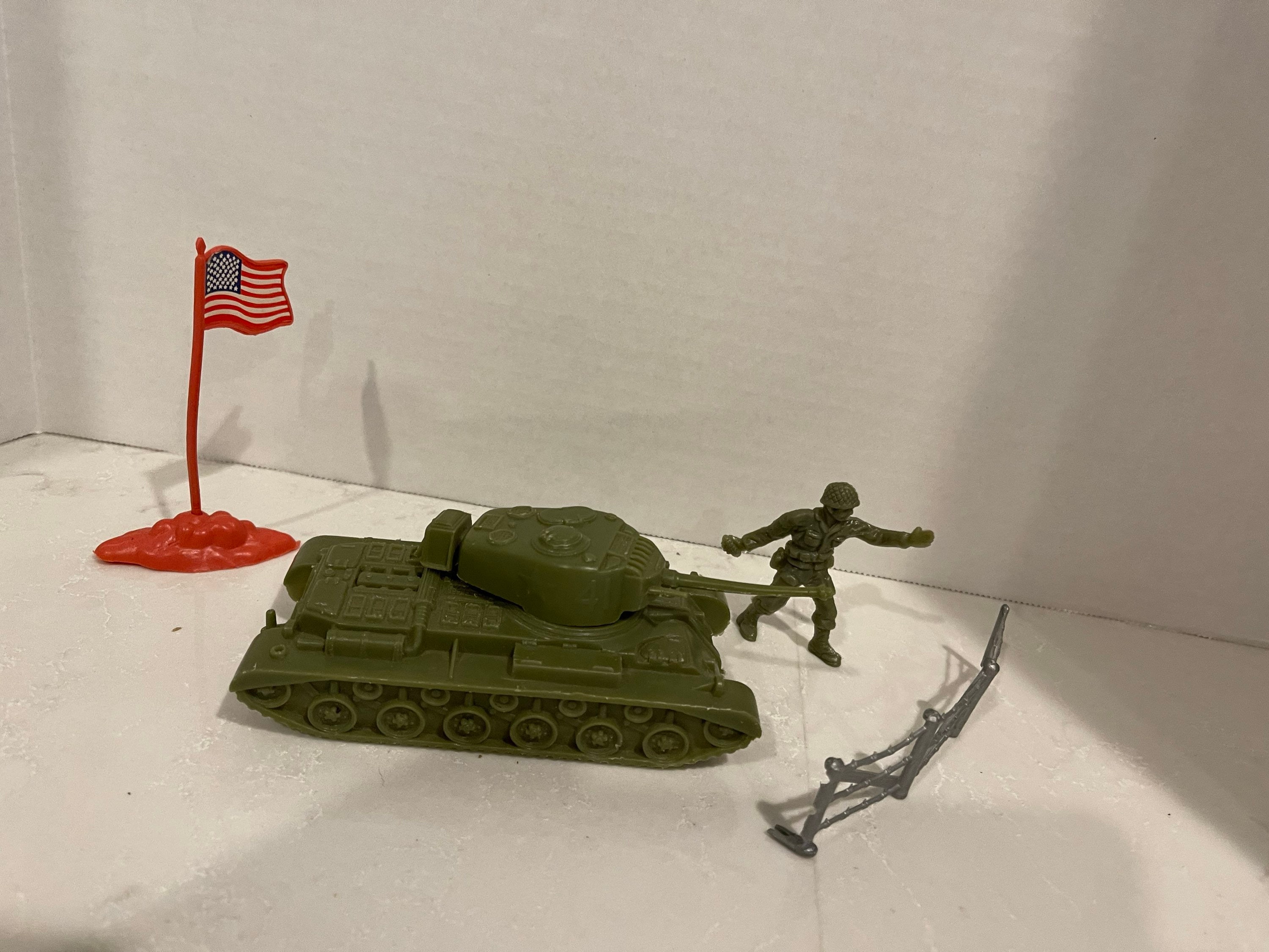 Plastic army men best sale tank