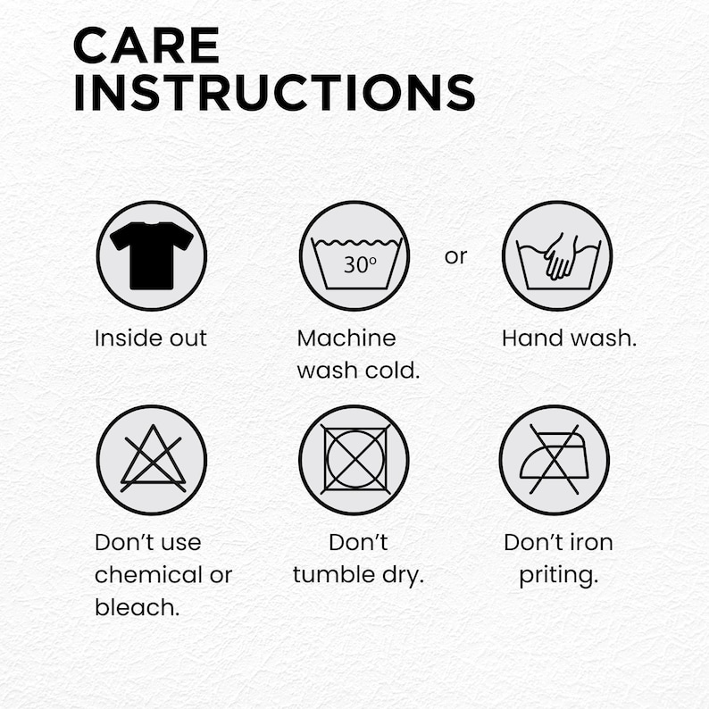 Pu&ograve; includere: Grafica con istruzioni per la cura del capo, icone e testo neri. Le istruzioni includono: lavare al rovescio, lavare in lavatrice a freddo a 30 gradi o a mano, non usare prodotti chimici o candeggina, non asciugare in asciugatrice e non stirare.