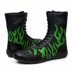 Zapatillas de lucha libre personalizadas con diseño de llamas verdes, botas de combate de caña alta personalizadas.