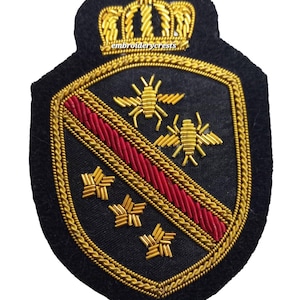 以下が含まれることがあります： 斑点のあるマット仕上げのセラミックマグカップ3個セット。マグカップはクリーム、ライトグレー、ダークグレーの色合いです。各マグカップはシンプルでミニマリストなデザインで、コーヒーや紅茶に最適です。マグカップの高さは約10cmです。