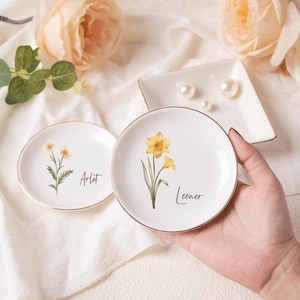 Personalized Birth Month Flower Jewelry Dish, Custom Ceramic Ring Dish for Nanny, Bridesmaid Gifts, Gifts for Mom, Nanny, Family Gift