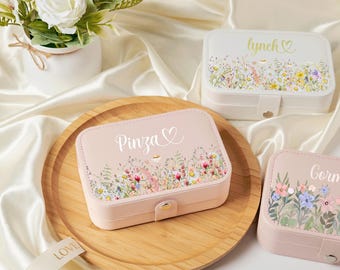 Gepersonaliseerde lederen sieradendoos met naam, bloemen sieradendoosje, aangepaste leren reisetui, cadeau bruidsmeisje, vakantiecadeaus, cadeaus vrijgezellenfeest
