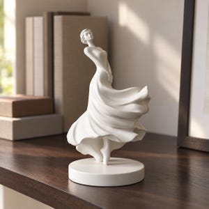Figurine de femme blanche en robe fluide, statue moderne en résine pour cheminée ou console