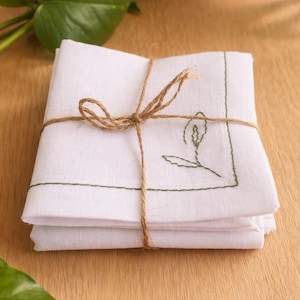 Botanical Linen Cocktail Napkins Set of 2 or 4, White Linen Napkins with Green Embroidery, Small Linen Napkins 20x20 cm, Natural Table Decor