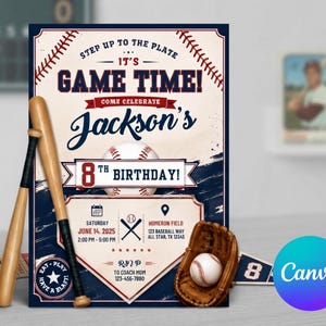 Puede incluir: Una tarjeta de invitación de cumpleaños con temática de béisbol con el texto STEP UP TO THE PLATE IT'S GAME TIME! COME CELEBRATE Jackson's 8TH BIRTHDAY! y detalles para el 14 de junio de 2025 en Homeron Field, con bate, guante y pelota.