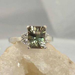 Oregon Sunstone  Ring -Grenn Oregon Sunstone Ring - Emerald Cut Oregon Sunstone Ring - Sterling Silver - Diamond Accents Ring -sz 7 -  #44