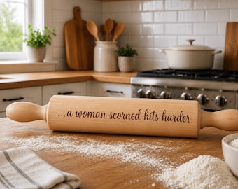Rodillo de cocina divertido grabado con la frase "Una mujer despechada golpea más fuerte" / Rodillo de madera personalizado / Regalo de repostería para ella / Decoración de cocina / Regalo único