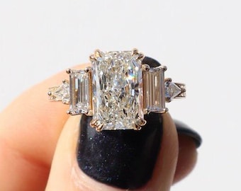 Anillo de compromiso de diamante cultivado en laboratorio con talla radiante de 3 quilates, anillo de cinco piedras, anillo de diamantes baguette y cometa, anillo de boda grabado hecho a mano,