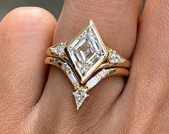 Verlobungsring-Set mit 2,5 ct rautenförmigem, im Labor gezüchtetem Diamanten, Solitärring mit Drachenfassung und Lünette, geometrisches Brautring-Set aus 14 Karat Massivgold