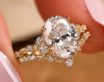 Conjunto de anillo de compromiso con moissanita ovalada y alianza de boda con diseño de hoja vintage. Anillo de boda con moissanita ovalada de 2,5 quilates y oro de 14 quilates.