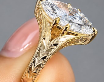 Verlobungsring mit 2,5 Karat im Marquise-Schliff geschliffenem, im Labor gezüchtetem Diamanten, 18 Karat Massivgold, Vintage-Stil, handgefertigt im Art-déco-Stil, gravierte Ringschiene, geteilte Ringschiene für Sie