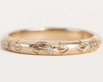 Floral gravierter Ehering, Vintage-Goldring mit botanischem Motiv, zierlicher Blumenring, Ehering mit Blätterrankenmuster, von der Natur inspirierter Jahrestagsring