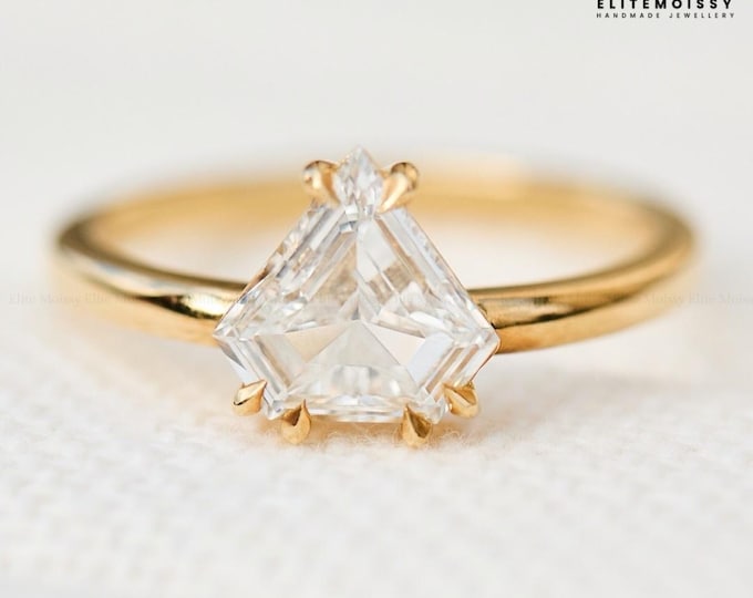 Trillion Cut Moissanite Engagement Ring 14K Solid Gold Solitaire Ring Minimalist Triangle Ring Unique Wedding Ring Promise Ring for Women