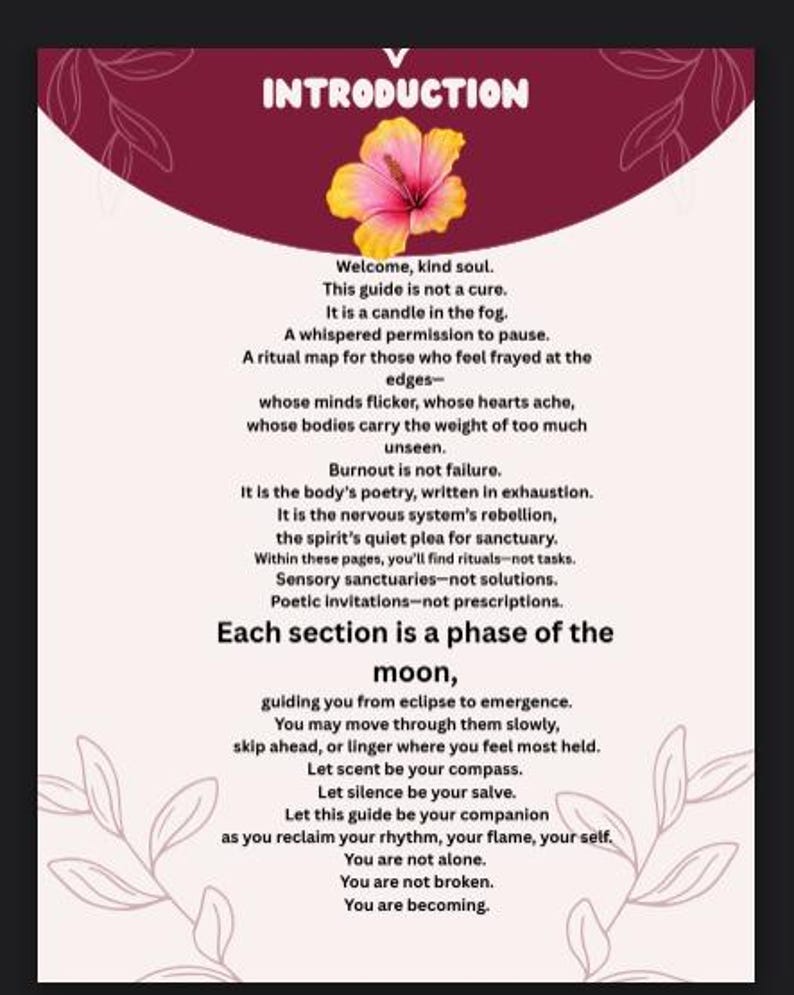 K&ouml;nnte beinhalten: Eine digitale Seite mit dem Titel "INTRODUCTION" in wei&szlig;em Text auf weinrotem Hintergrund. Eine gelb-rosa Blume befindet sich in der Mitte. Die Seite enth&auml;lt poetischen Text &uuml;ber Selbstf&uuml;rsorge und Burnout.