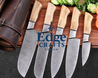 Juego de cuchillos de cocina de Damasco hechos a mano: cuchillos de chef, santoku, de carnicero y multiusos con mangos de madera natural.