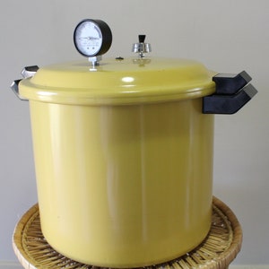 Vintage Presto 12 Qt PRESSURE COOKER Canner CAA12H Yellow Harvest GOLD  Aluminum
