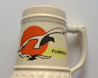 Gaviotas vintage de Florida en la cerveza Sunset Stein 1970s