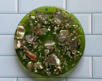 Dessous de plat vintage en résine verte d'ormeau, plaque chauffante des années 1970