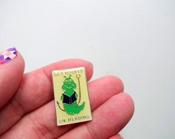 Vintage Get Hooked On Reading Pin 1989