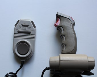 Joystick y controlador Joypad de la consola de juegos Nintendo Quick Shot original vintage de 1985