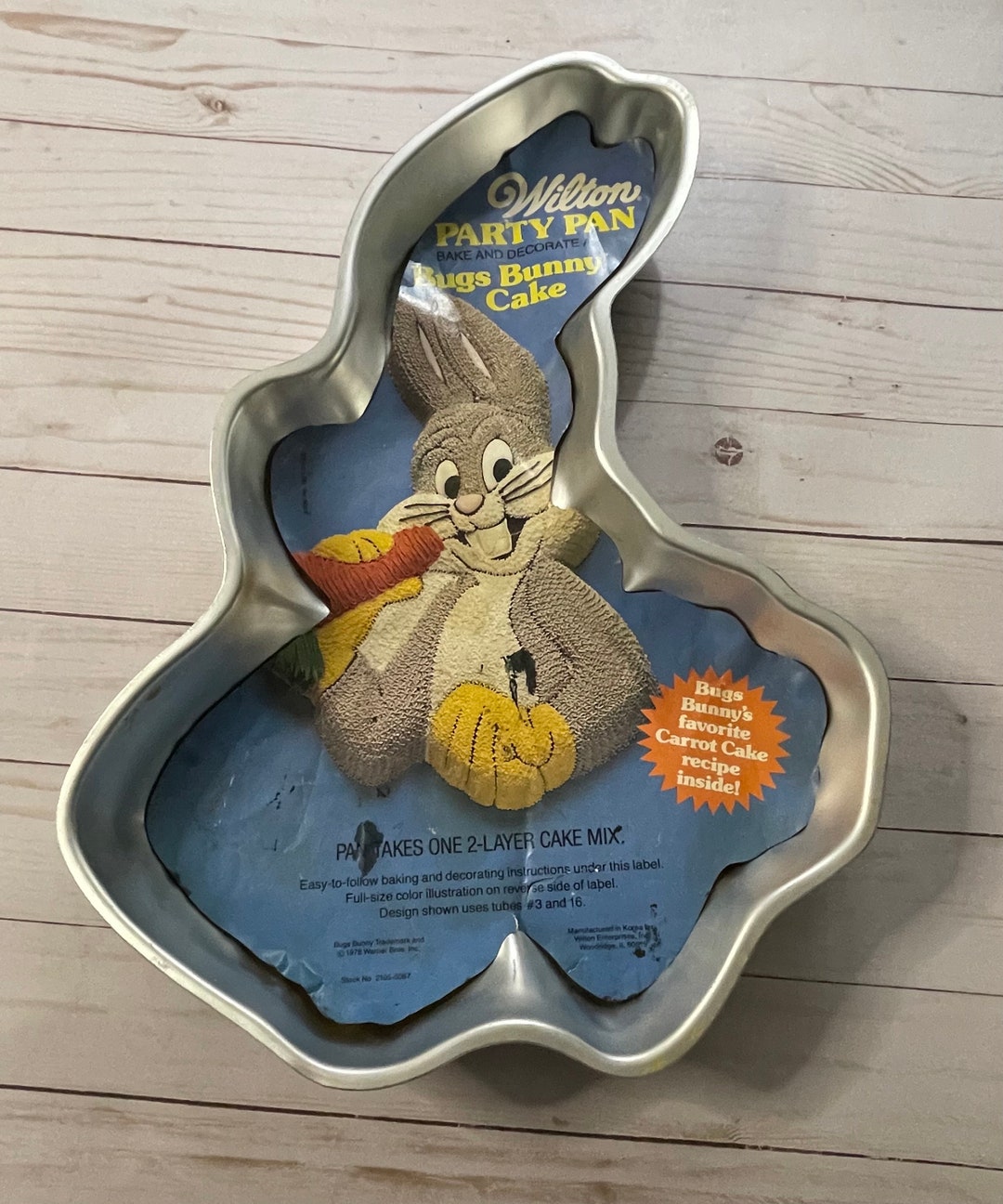Vintage Bugs Bunny Wilton Cake Pan 1978