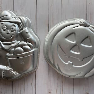 Vintage Pair of Scarecrow and Jack-O-Lantern Wilton Cake Pans 1990s