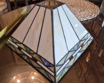 Abajur vintage em vitral piramidal