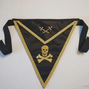 Tempelriddarförkläde svart & guld – Frimurarordens ceremoniella regalia | Herrriddarförkläde med justerbart bälte
