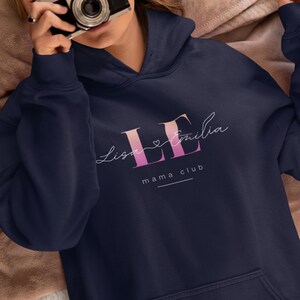 Personalisierter Mama Hoodie Shirt Sweater mit Farbverlauf, Initialen und Kindernamen, Geburtstagsgeschenk, Geschenk für Mama, Geburtstag