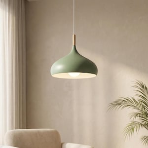 Puede incluir: Juego de tres tazas de cerámica con acabado mate moteado. Las tazas son de color crema, gris claro y gris oscuro. Cada taza tiene un diseño simple y minimalista, ideal para café o té.