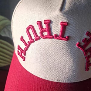 The Truth-kepsen: Broderad bomulls-snapback, unisex Faith Apparel