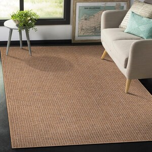 K&ouml;nnte beinhalten: Rustikales Holzschild mit dem wei&szlig;en Schriftzug "Welcome to our home". Das Schild hat eine verwitterte Oberfl&auml;che und ein schlichtes, einladendes Design, ideal f&uuml;r Veranda oder Eingangsbereich.