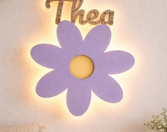 Gepersonaliseerd nachtlampje met bloemenmotief, naam en bloemgravure – LED houten kinderkamerlamp – cadeau voor geboorte of doop