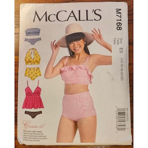 Puede incluir: Patrón de costura McCall's M7168 con una mujer en bikini de cuadros rosas. El patrón incluye varios diseños de trajes de baño, con el texto "Create it!". Talla E5 (42-50).
